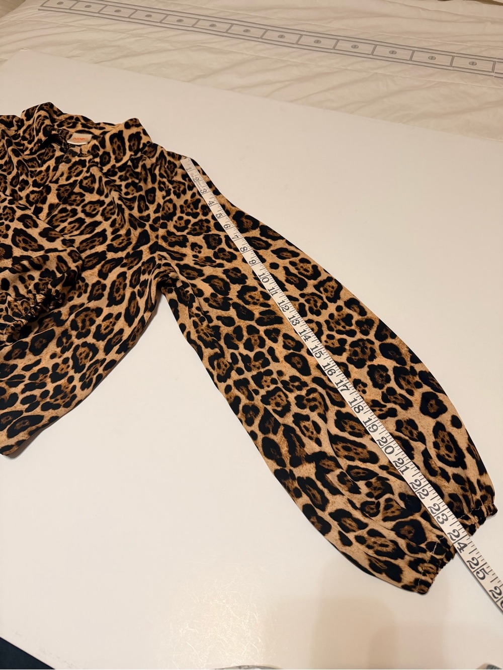 Intempo leopard print long sleeve pullover cropped top, sz M - Picture 5 of 10